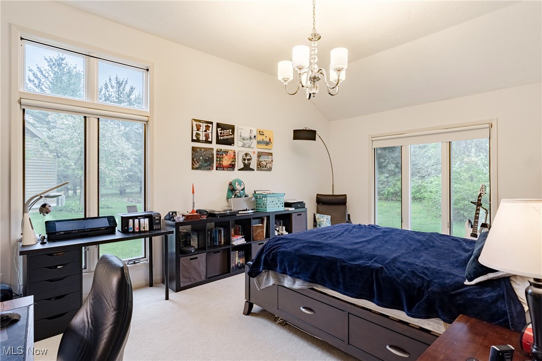 5560 Hummingbird Circle, Solon, Ohio image 13