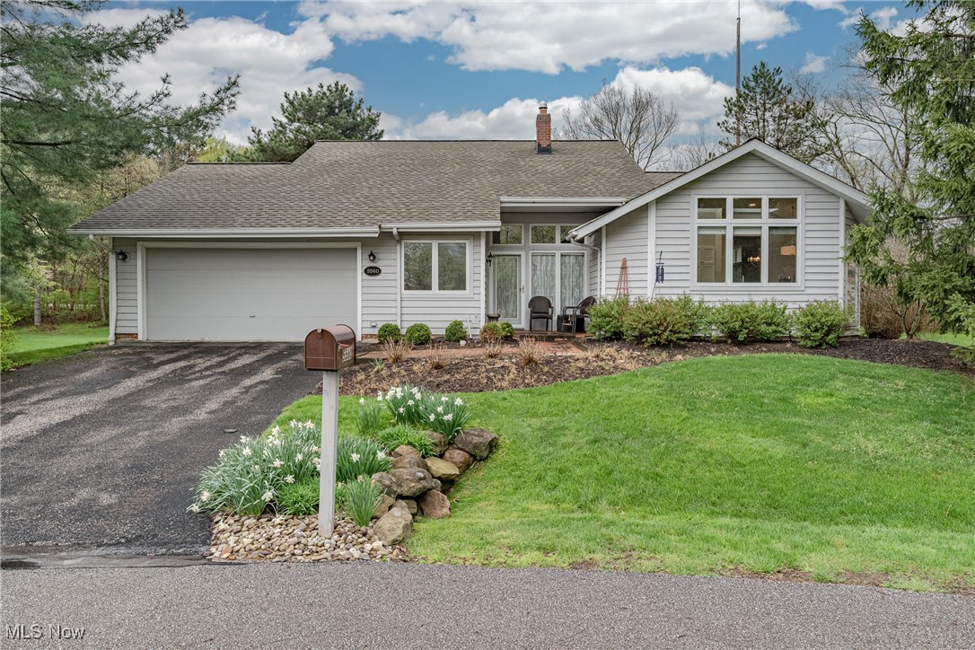 5560 Hummingbird Circle, Solon, Ohio image 1