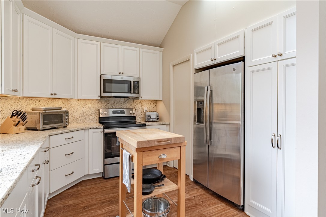 5560 Hummingbird Circle, Solon, Ohio image 10