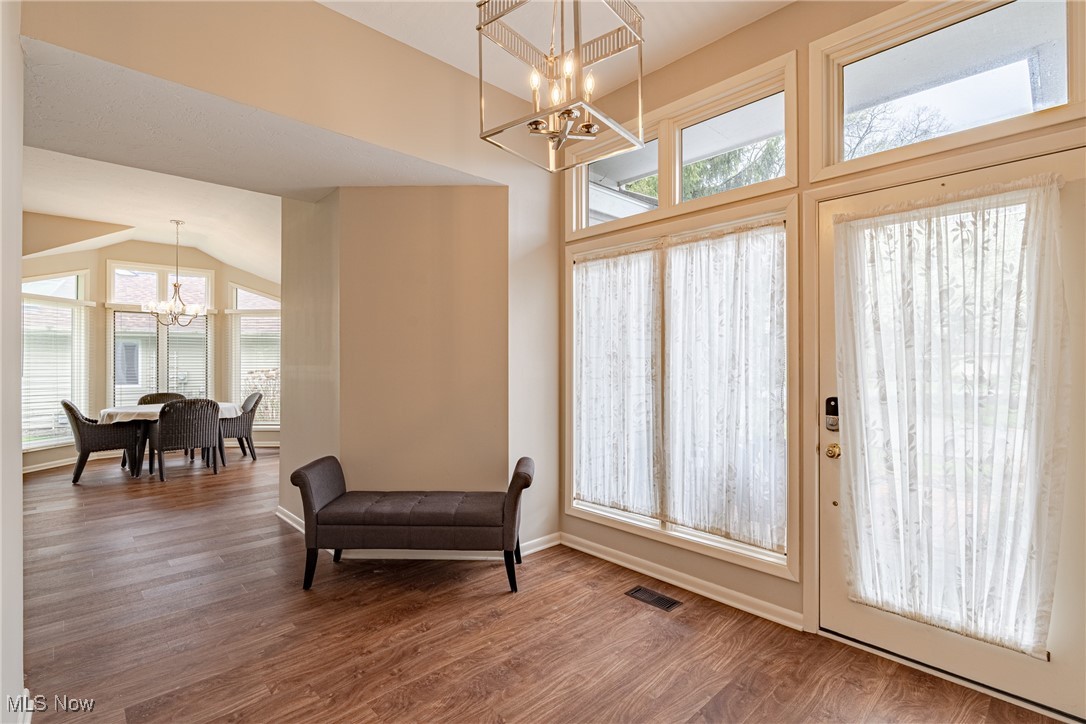 5560 Hummingbird Circle, Solon, Ohio image 3