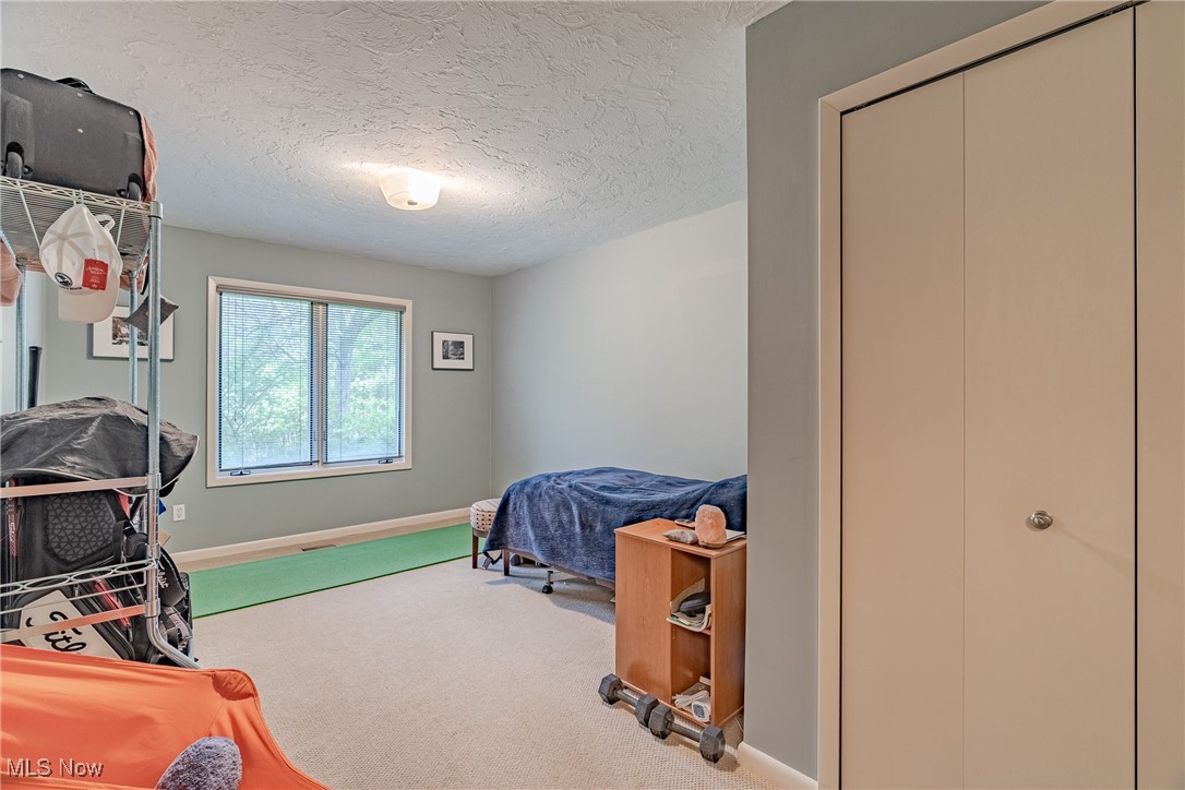 5560 Hummingbird Circle, Solon, Ohio image 16