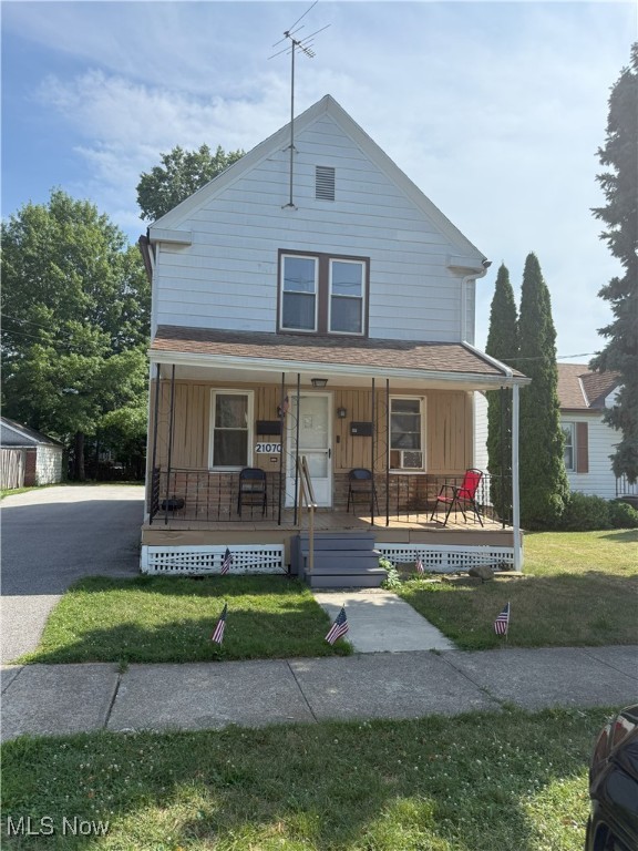 Welcome to this updated duplex on N Vine Ave in Euclid! The DOWN unit features 2 bedrooms, 1 bathroom and the UP unit has 1 bedroom, 1 bathroom. Rent ready and were recently renovated. Each unit was fully painted and has new LVP flooring, carpet and plenty of cabinetry in the kitchens and bathrooms. The exterior has vinyl siding with a large concrete driveway. Come check out 21070 N Vine today!