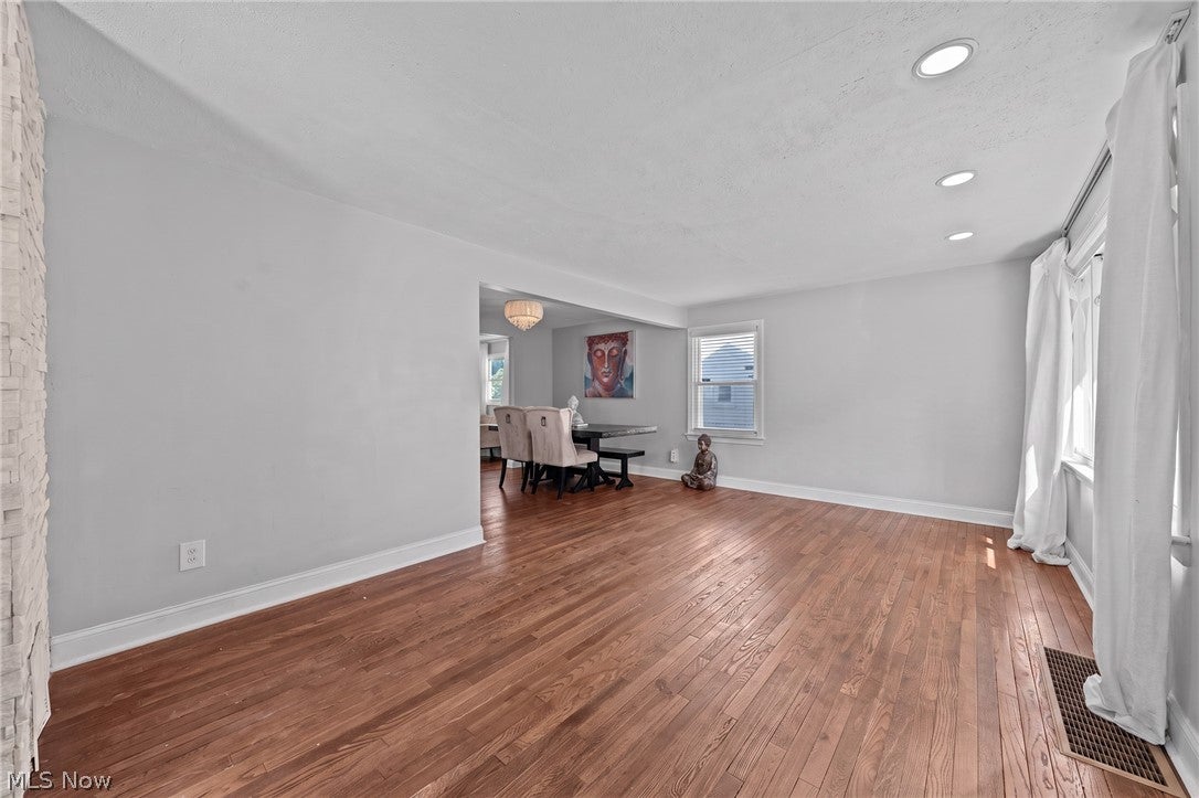 4527 Laurel Road