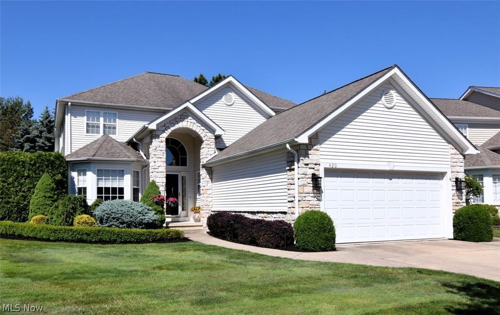 Photo of 420 E Glengary Circle, Highland Heights, OH 44143 (MLS # 5216003)