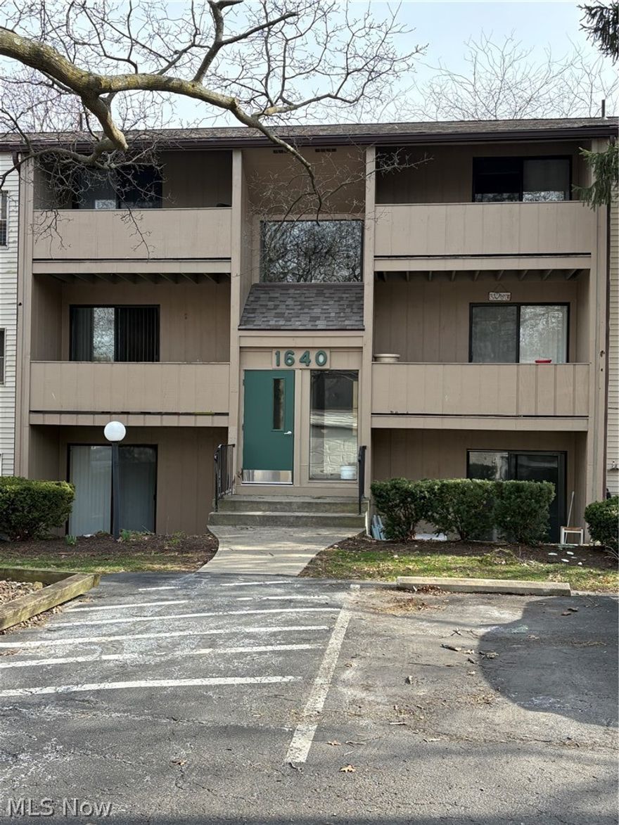 Charming 1-bedroom, 1-bath ranch condo in desirable Cedarwood!
Ideally located with easy access to shopping, dining, and everyday conveniences. Enjoy a nice, relaxing balcony, perfect for morning coffee or unwinding at the end of the day. Features in-unit laundry for added convenience. This home offers a great opportunity to add your personal touch and build value.