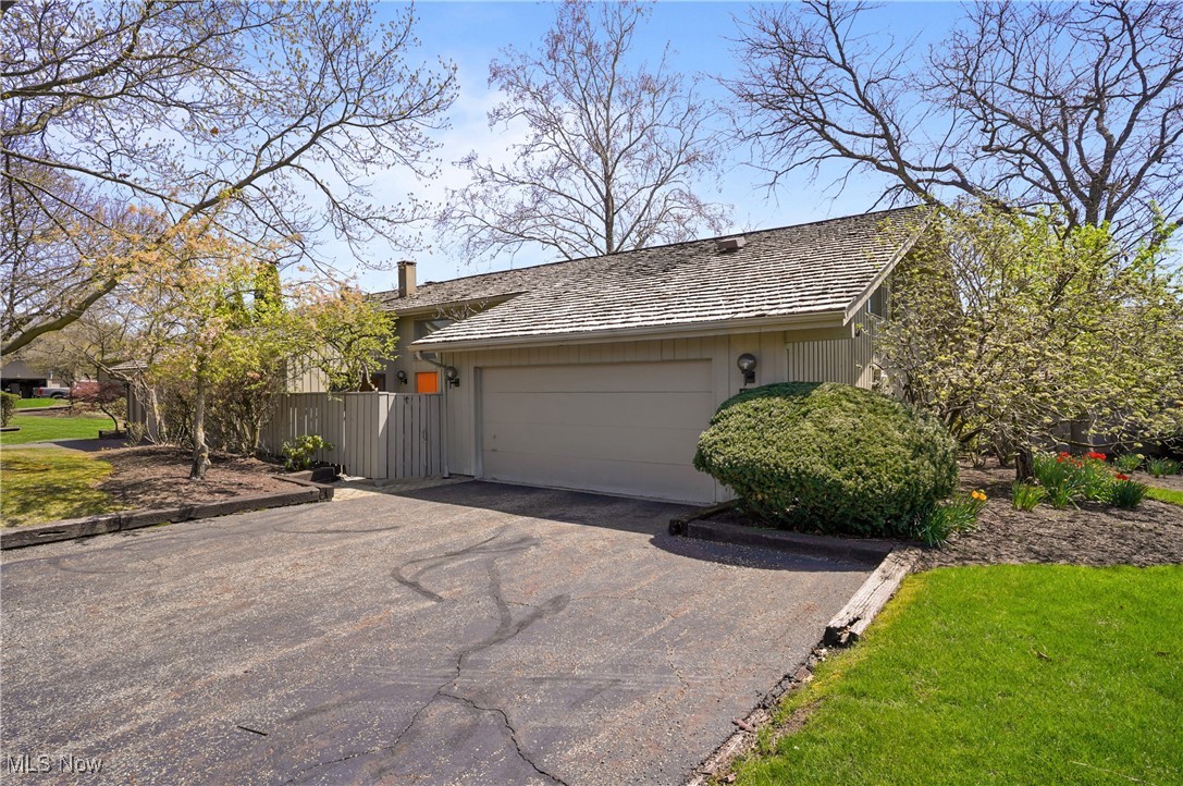 441 Knollwood Drive #13, Aurora, Ohio image 2