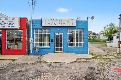 Photo of 910 Erie Street S, Massillon, OH 44646 (MLS # 5202734)