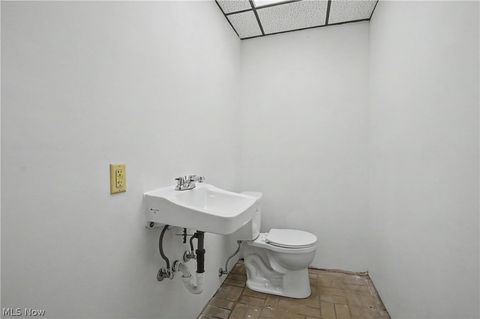 Tiny photo for 910 Erie Street S, Massillon, OH 44646 (MLS # 5202734)