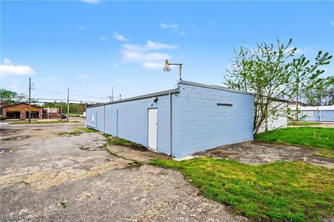 Tiny photo for 910 Erie Street S, Massillon, OH 44646 (MLS # 5202734)