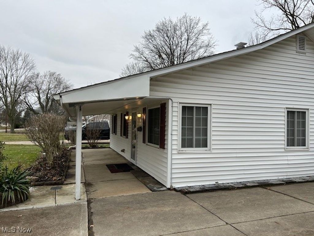 Photo of 121 Larchwood Drive, Painesville Township, OH 44077 (MLS # 5178787)