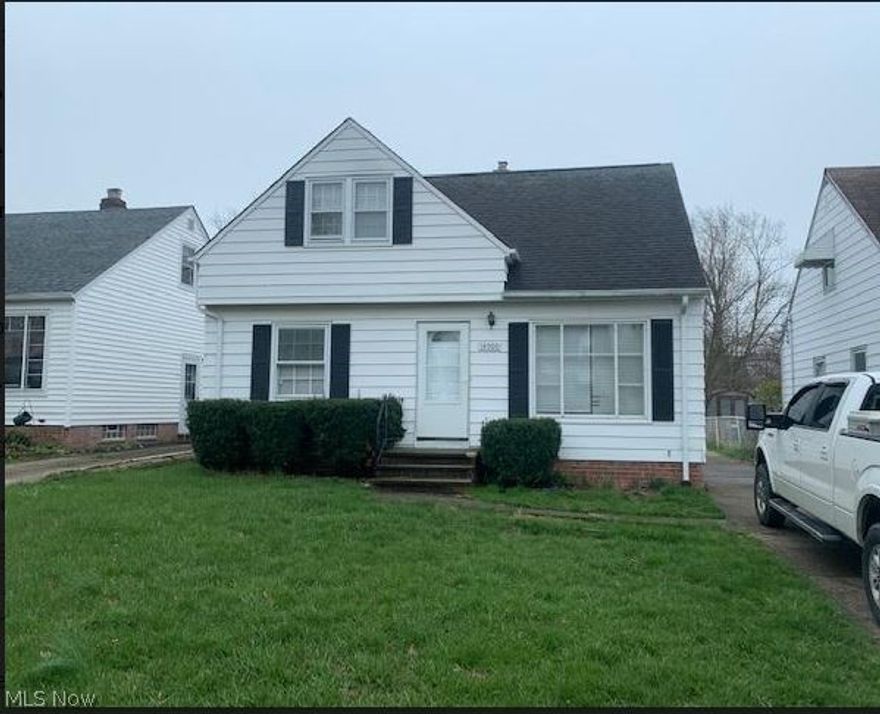 Great 3 bedroom 2 bathroom colonial with a one-car garage and fenced in back yard. One year lease. One pet policy. Credit score of 600 or above by at least one applicant, and clean criminal background.  Tenant pays all utilities