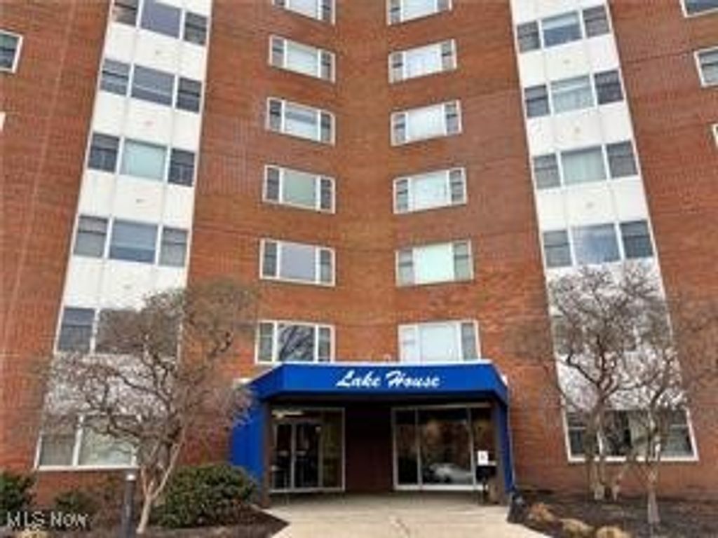 Photo of 11850 Edgewater Drive #723, Lakewood, OH 44107 (MLS # 5181010)