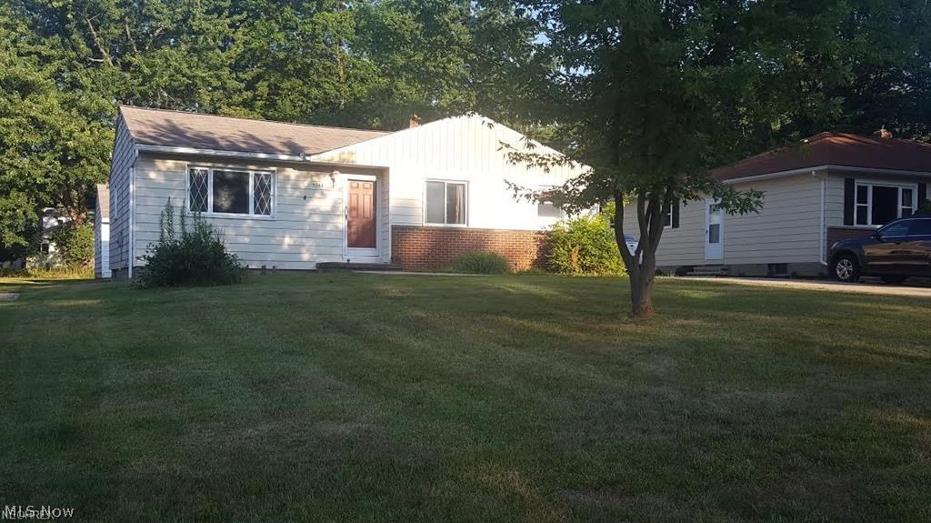 Easy living in this ranch style layout for rent in a highly desirable area! 3 spacious bedrooms and 1.5 baths all on the first floor. Gorgeous eat-in kitchen. 2 car detached garage. All adult applicants must apply online for credit, criminal and eviction background check and verify income. No section 8. We run credit, criminal and eviction history, verify income. $35 nonrefundable application fee per adult applicant.