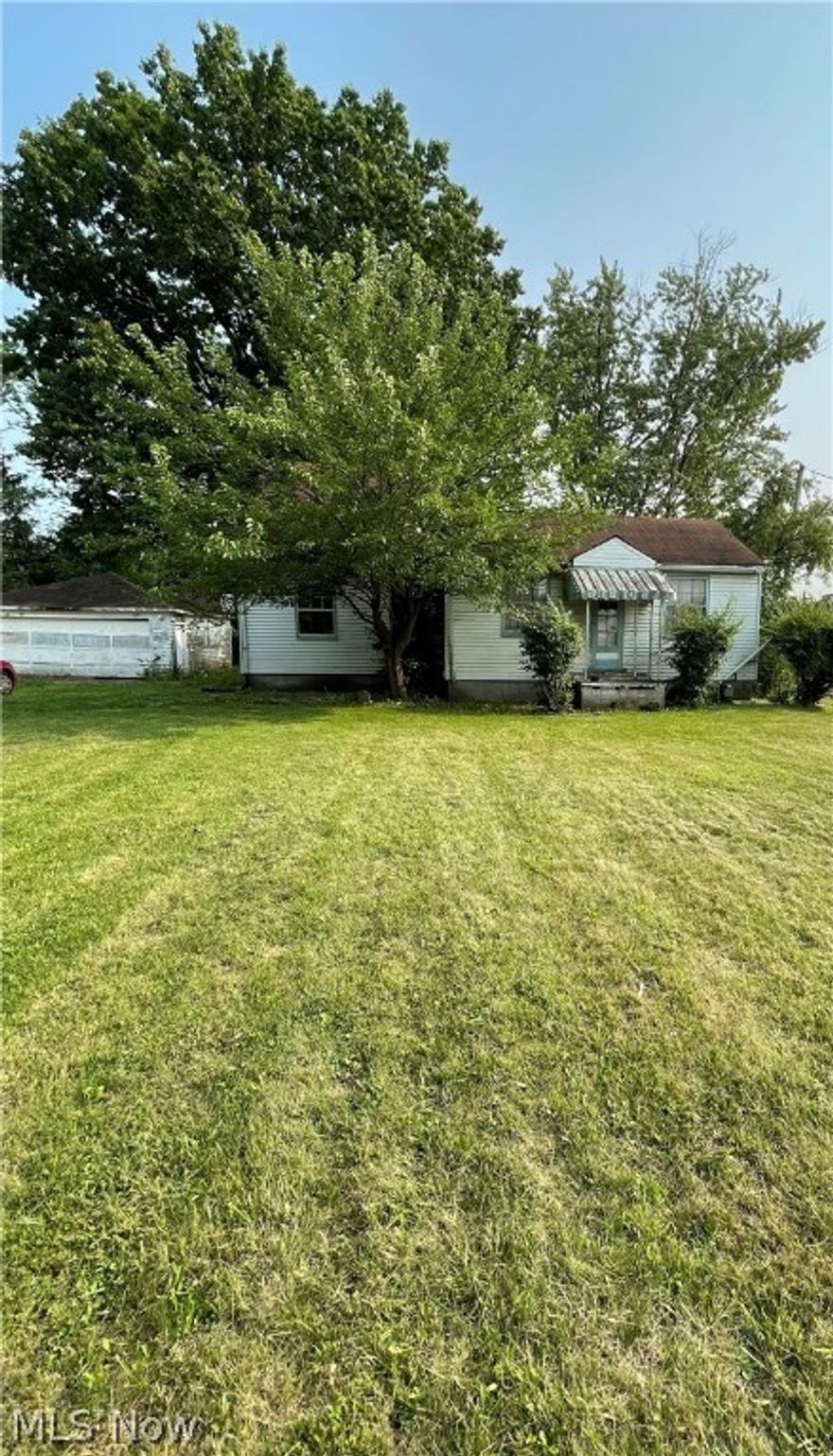 Calling all investors! This 3 (potentially 4) bedroom home is waiting for you to come along and restore it into the beautiful home it used to be.  With some TLC, this home could be an investors dream.  This home is being sold AS IS.