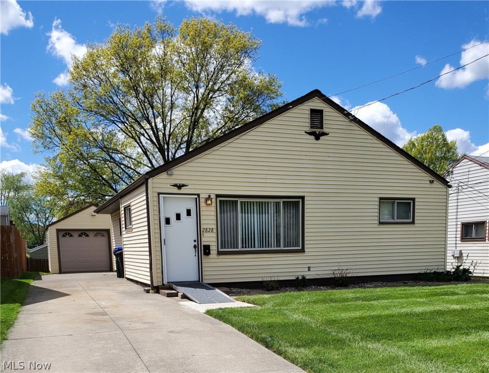 Looking for 1 floor living? Three bedroom, 1 bath ranch offer spacious rooms to include first floor laundry! Walk in shower, newer windows.
New laminate flooring throughout most of the home (2020), 1 car detached garage and nice backyard.
Home warranty offered for peace of mind.