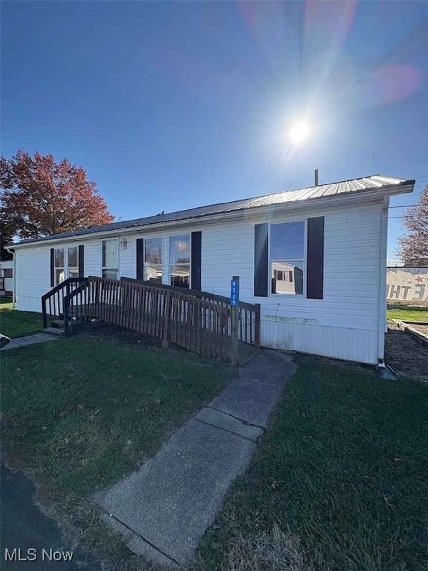 Investor or cash buyer opportunity! Vacant, maintained modular home on the NE side in Richmond Park offering 3 bedrooms and 2 full bathrooms. Low-maintenance property with strong potential. Easy to show and ready for immediate possession.