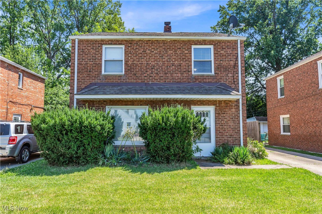 23820 Hartland Dr, Euclid - Spacious 3 bed 1 bath single family home! //
$ 1275 rent / $ 1275 deposit //
$55 application fee per adult //
1-2 pets OK in this unit. After application pre-approval, a PetScreening is required for any animals to proceed with one of our properties; a PetScreening affidavit is still required if you have no pets. (Some breed restrictions apply per HUD guidelines). //
NO SMOKING //
1 time $169 non-refundable set up fee paid at lease signing //
$30/month required resident benefit package; can include personal property/liability insurance for an additional $5/month for $35/month total. //
After application Pre-Approval 1 applicant per household application is required to fill out a PetScreening application, before being about to proceed with placing a Reservation Fee for one of our properties. You will receive a pre-approval for your application and in order to proceed, the PetScreening is required. Even if you have NO pets - this application must be filled out. One time, non-refundable pet fee of $250-600 per animal applies to all pets & must be paid before or when you pay your first month rent. (No fee for qualified assistance animals). //
Our application is processed through secure site: Findigs, and they require ID and income verification. Without this, your application will not be processed. They offer 24/7 chat support on their application directly if you have any questions. //
BEDROOMS:3 //
BATHROOMS:1 //
APPLIANCES PROVIDED: Fridge and stove //
UTILITIES / RESIDENT RESPONSIBILITY: Residents are responsible for all utilities including: water/sewer/trash, gas & electric and are responsible to maintain lawn care maintenance & snow removal. //
Serious inquiries only.