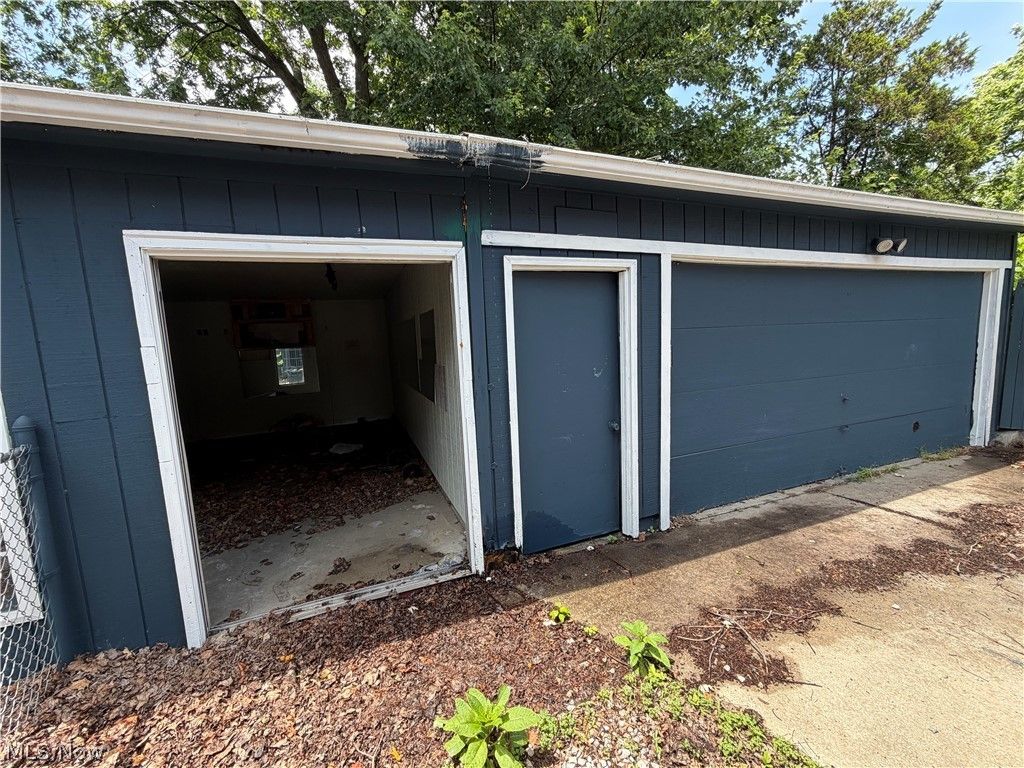 Photo of 672 E 108th Street, Cleveland, OH 44108 (MLS # 5218894)