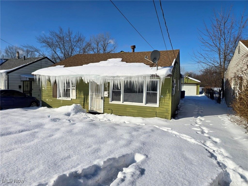 Photo of 4640 E 173rd Street, Cleveland, OH 44128 (MLS # 5185302)