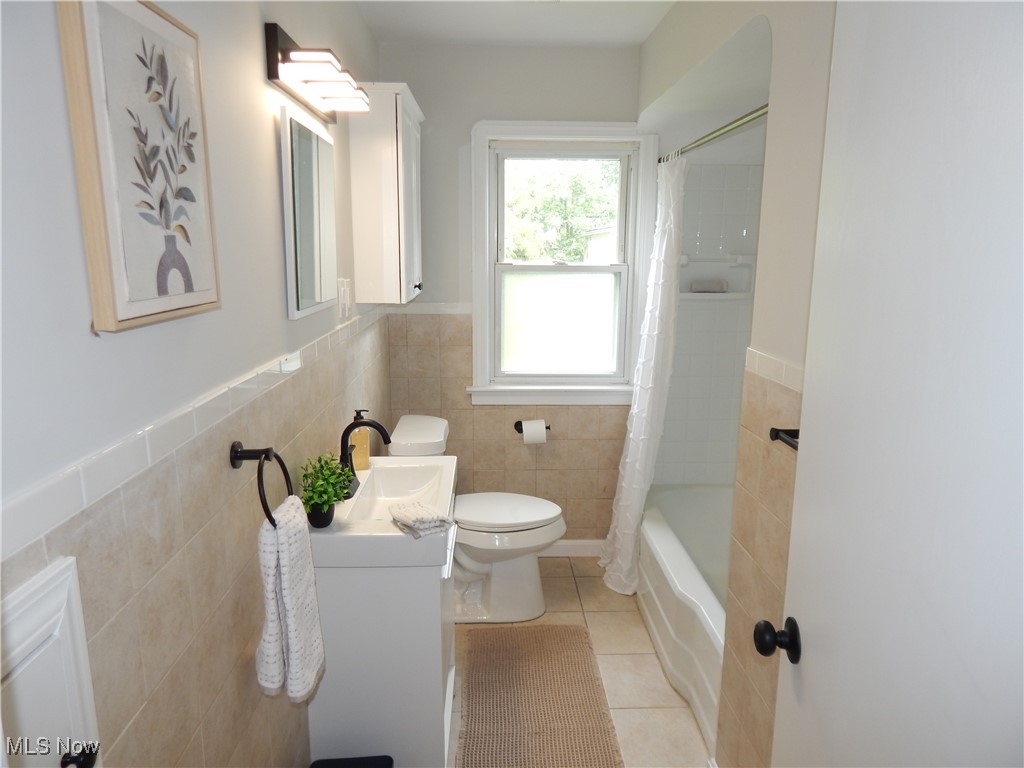 7507 Manhattan Avenue, Parma, Ohio image 12