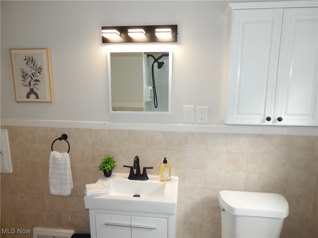 7507 Manhattan Avenue, Parma, Ohio image 14