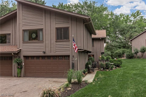 Photo of 791 Geddes Bluff, Sagamore Hills, OH 44067 (MLS # 5245588)