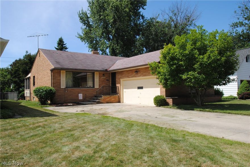 A-1 Brick Ranch With Full Basement …. Very Desirable Cul-De-Sac Street Of Attractive Homes …. 2 Car Side Load Attached Garage …. Brand New Carpeting …. Professionally Painted Interior Including Basement …. Newer Furnace …. Central Air Conditioning …. Updated Electrical …. Eat-In Kitchen …. Encosed 3 Season Porch …. Near Morton Park …. Immediate Possession ….