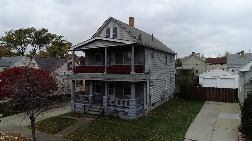 Attention investors! Cash flowing duplex available for sale. This investment is truly a cash cow. Email agent for rent roll & video tour along with complete investment analysis, drone footage of the roof & surrounding neighborhood as well as information on the mechanical systems of the building. Do not disturb the tenants. Professional property management available. Local & out of state investors welcome!