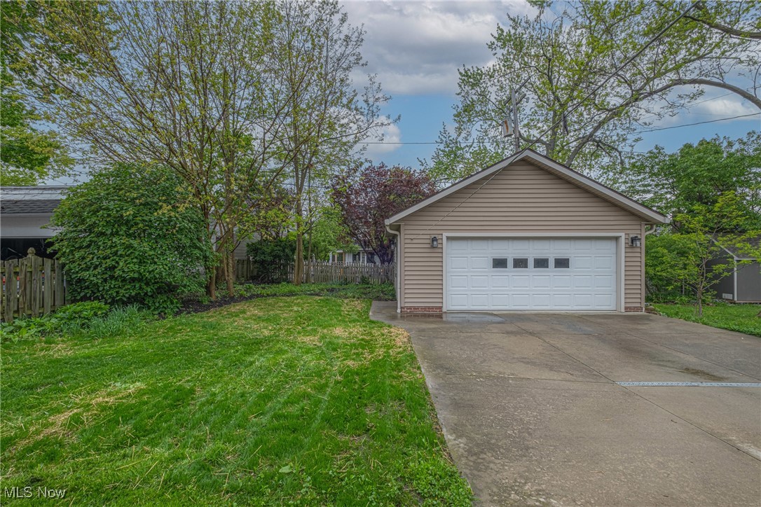 1506 Waterbury Road, Lakewood, Ohio image 43