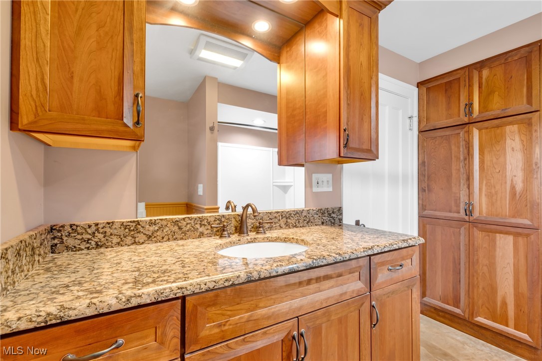 1506 Waterbury Road, Lakewood, Ohio image 28