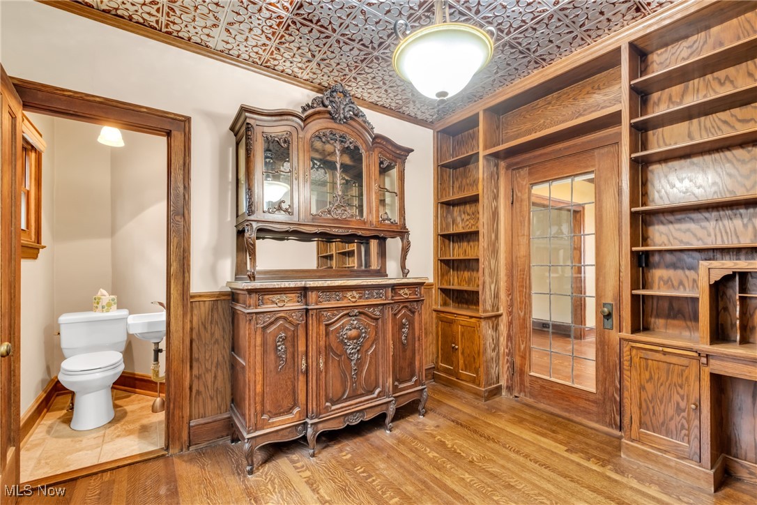 1506 Waterbury Road, Lakewood, Ohio image 16