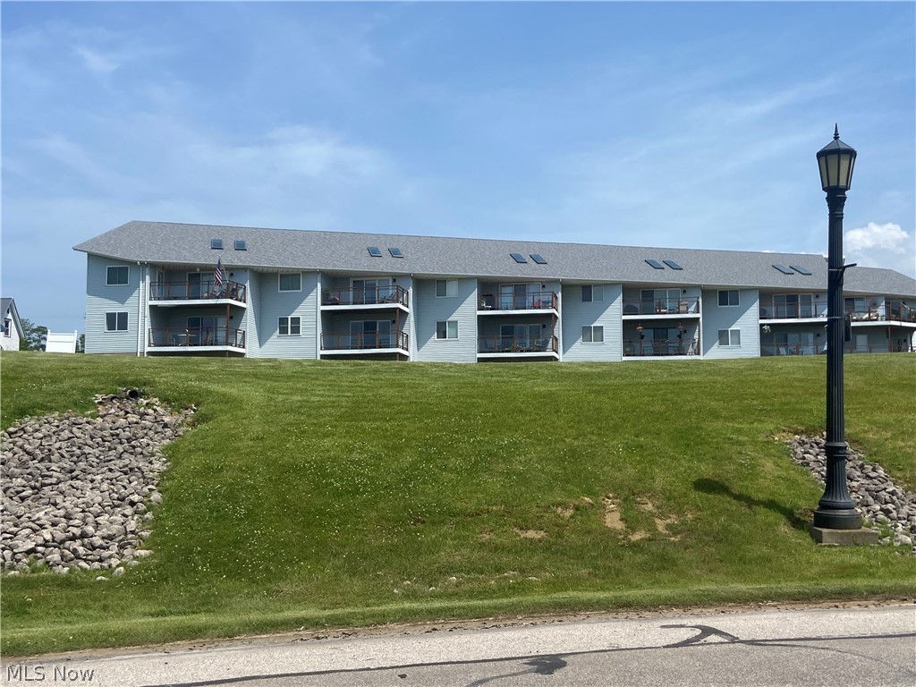 This is a unique opportunity for a beautiful Lake Erie view condo! Close to Conneaut Marina!! 1 car garage with access from unit!