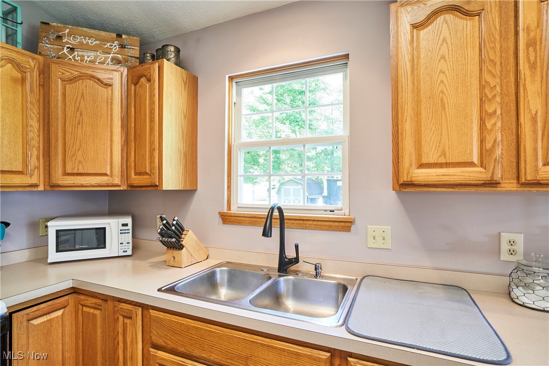 Geneva, Ohio 44041, United States, 3 Bedrooms Bedrooms, ,2 BathroomsBathrooms,Residential,Active,215645