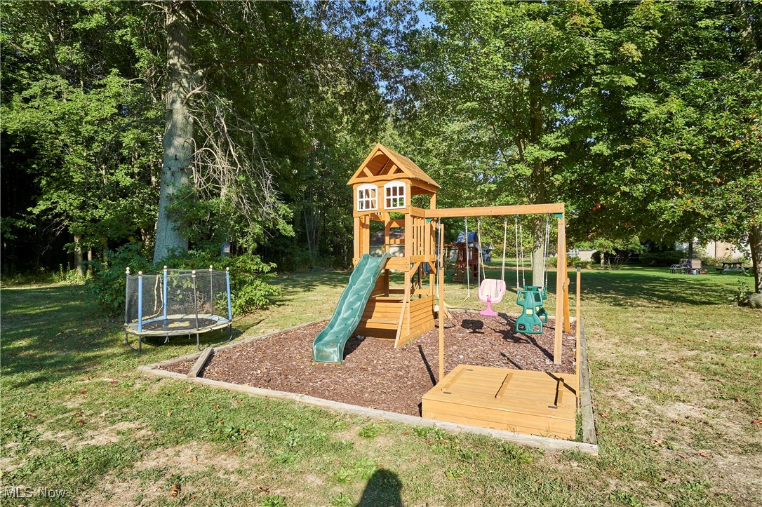 Geneva, Ohio 44041, United States, 3 Bedrooms Bedrooms, ,2 BathroomsBathrooms,Residential,Active,215645