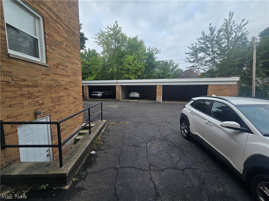 2502 Noble Road