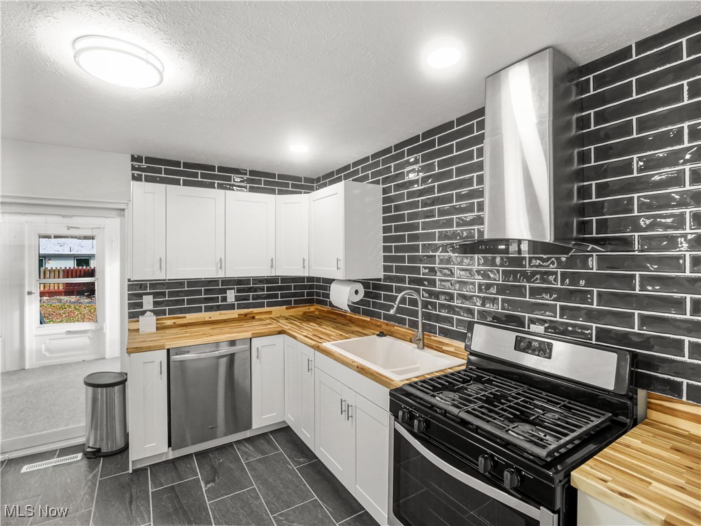 Church Hill Manor - Residential