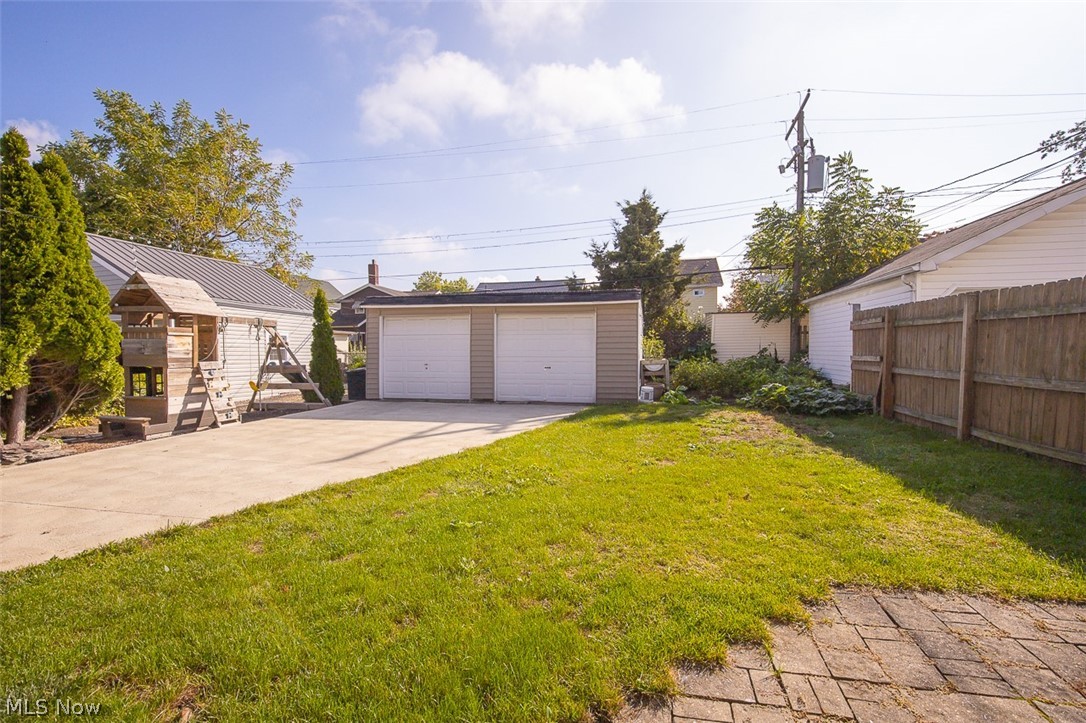 2083 Chesterland Avenue