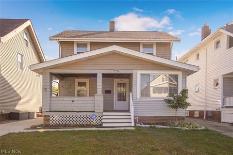 Homes For Sale - 2083 Chesterland Avenue<br/> Lakewood, OH 44107