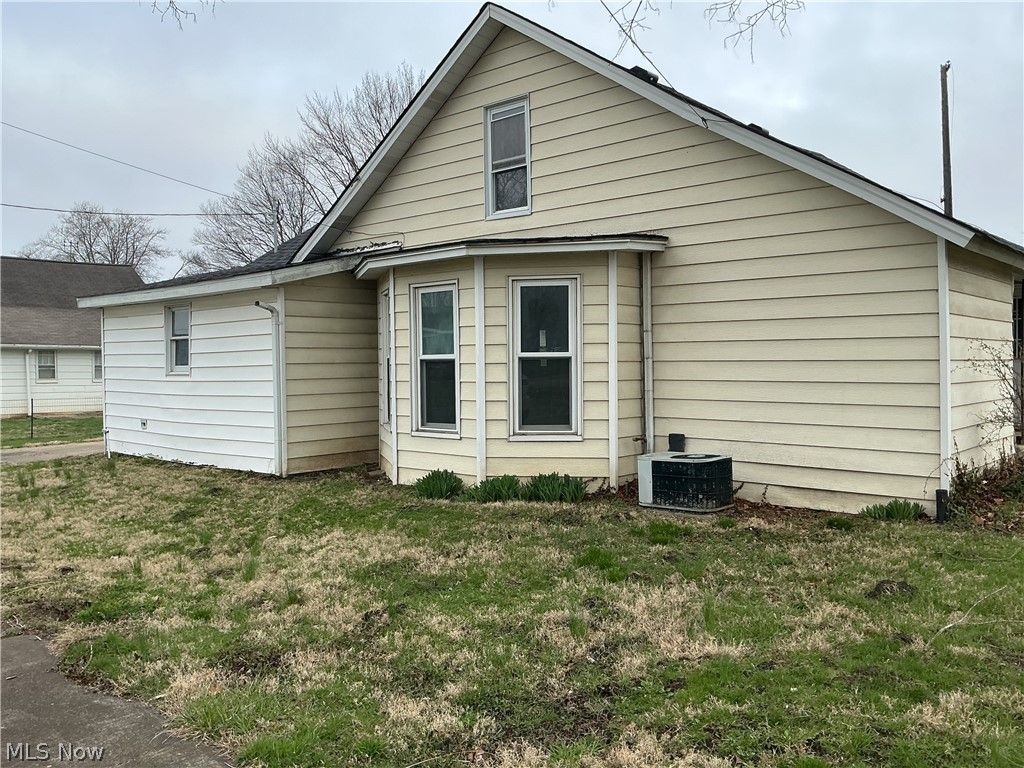 Photo of 57 W 1st Street, Frazeysburg, OH 43822 (MLS # 5194999)