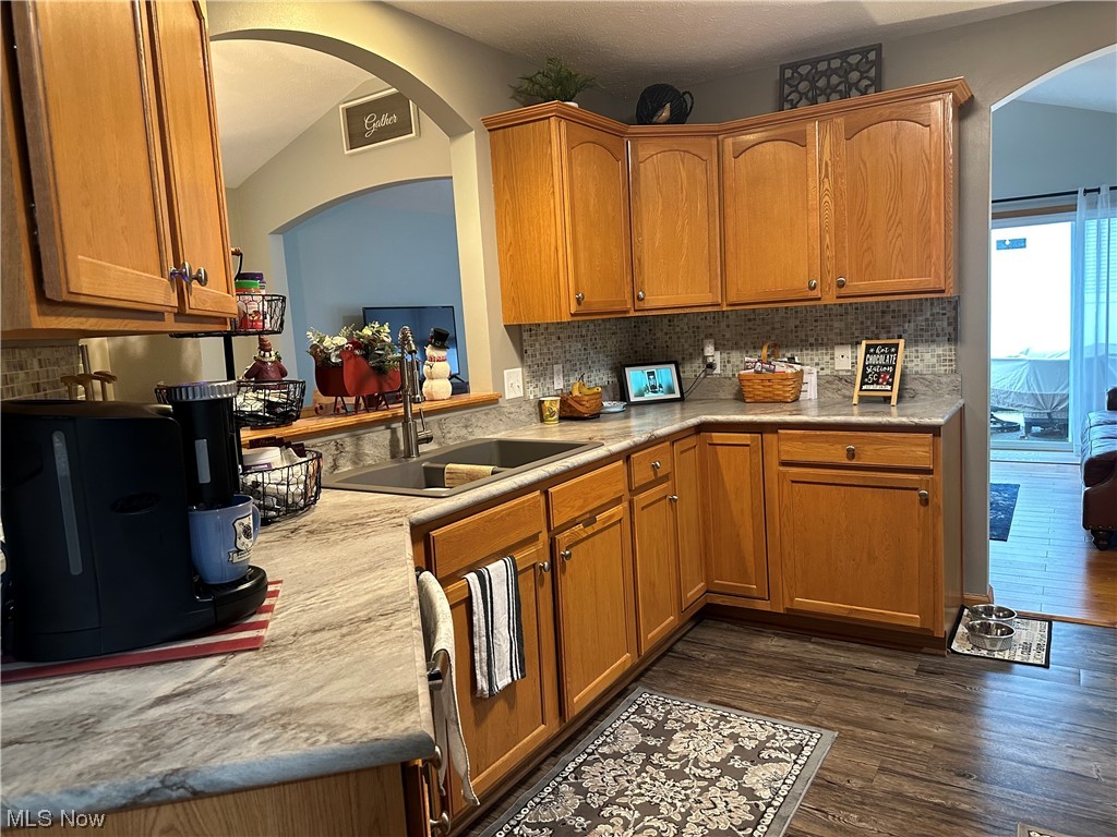 Brooks Condo Ph 06 - Residential