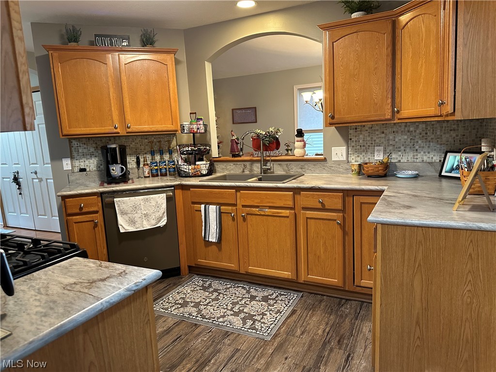 Brooks Condo Ph 06 - Residential