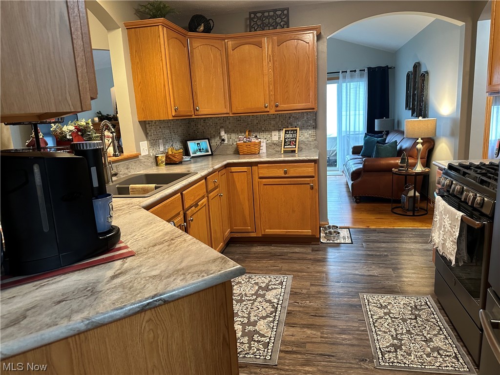 Brooks Condo Ph 06 - Residential