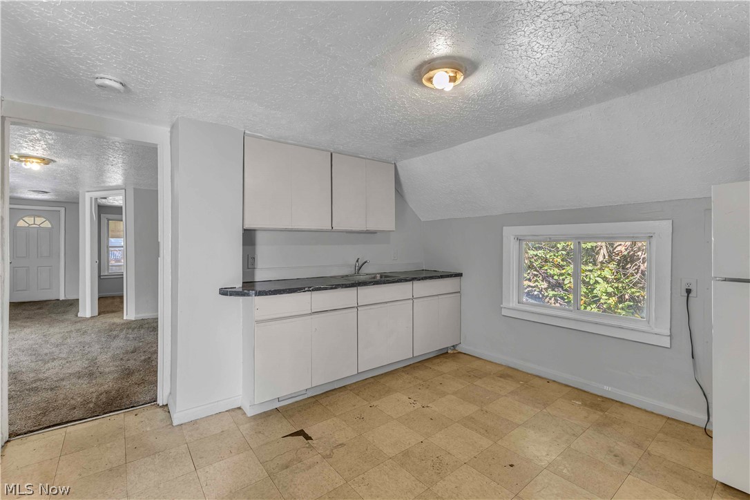 7606 Vineyard Avenue