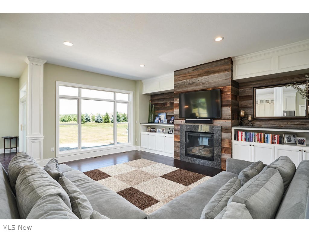 Estates At Woodfield - Residential