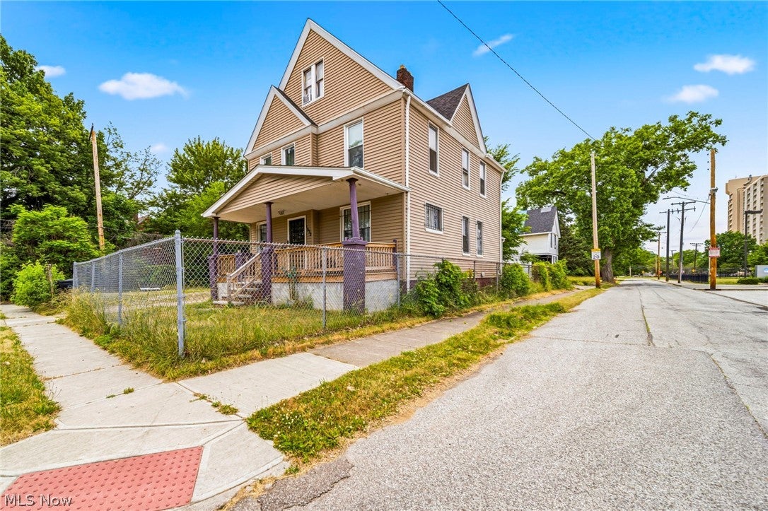 1532 E 78th Street