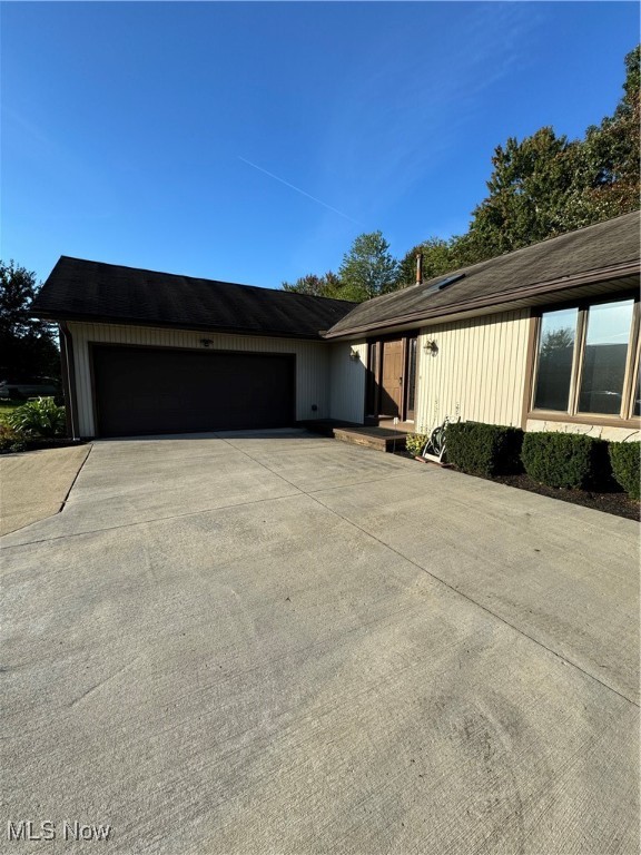 1217 Surfside Circle, Aurora, Ohio image 3