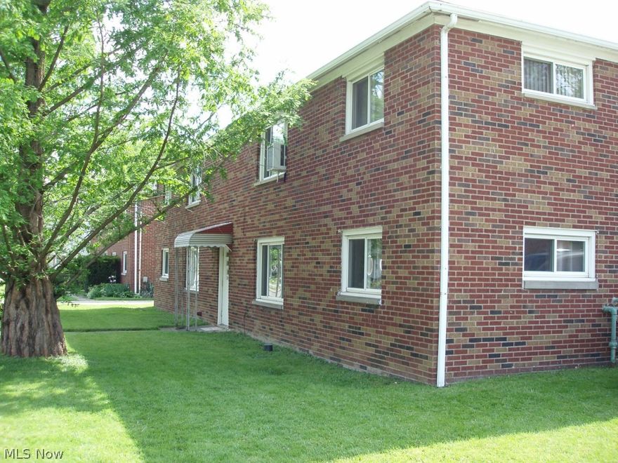 NO PETS and non smoker ONLY
Nice 2 bedroom apartment. First floor unit. New Bathroom and updated Kitchen, New carpeting. 
New Stove and refrigerator.