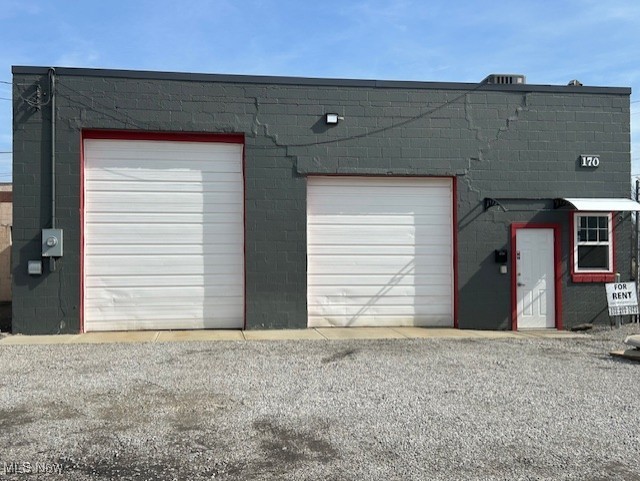 NEW 220 electric line installed!! Large cinder block building with two (2) Overhead Doors, 12 ft and 10 ft each. Fenced in outside storage are with double gate entrance. Perfect for many various businesses, Warehouse, Manufacturing, Auto Repair, Auto Body Shop, Storage, Shipping/Receiving. Call today