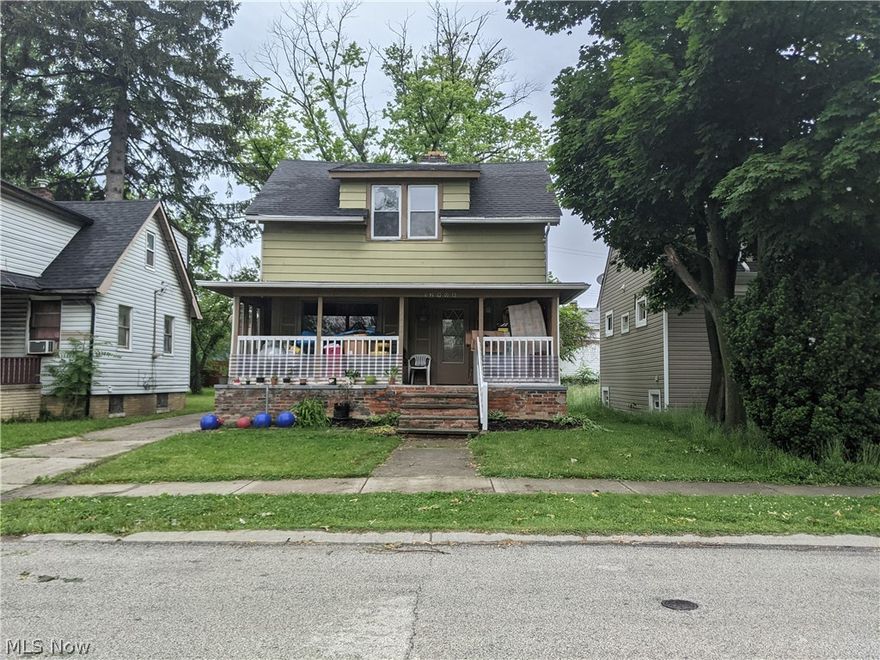 Single family on Cleveland's west side for sale. Two bedroom, one bath Colonial near Bellaire and West 130th. Bedrooms on upper level with original hardwood floors. Large front porch and detached garage. Currently rented. Great starter home or addition to rental portfolio.