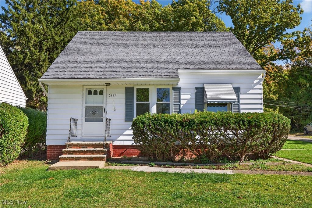 Photo of 5493 Thomas Street, Maple Heights, OH 44137 (MLS # 5178712)